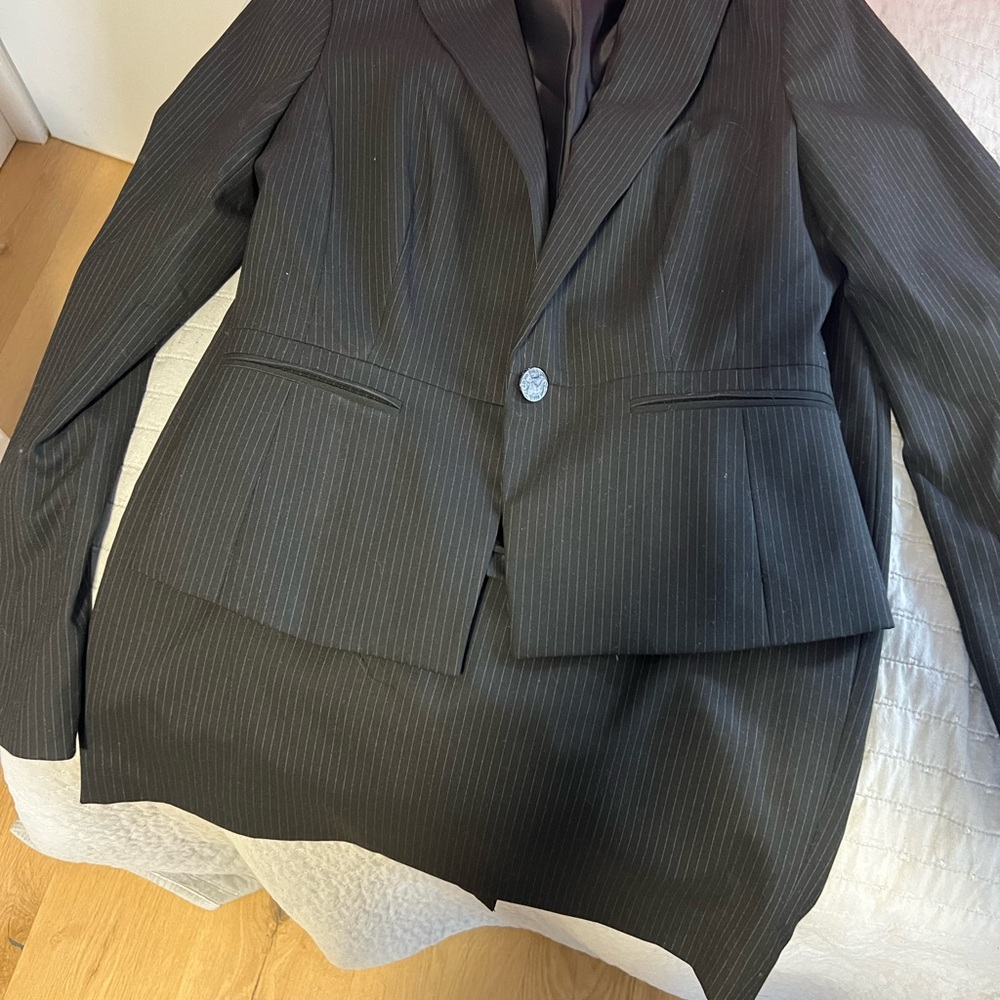 Calvin Klein like new, size 2 Black Pinstripe Blazer and Skirt suit Set